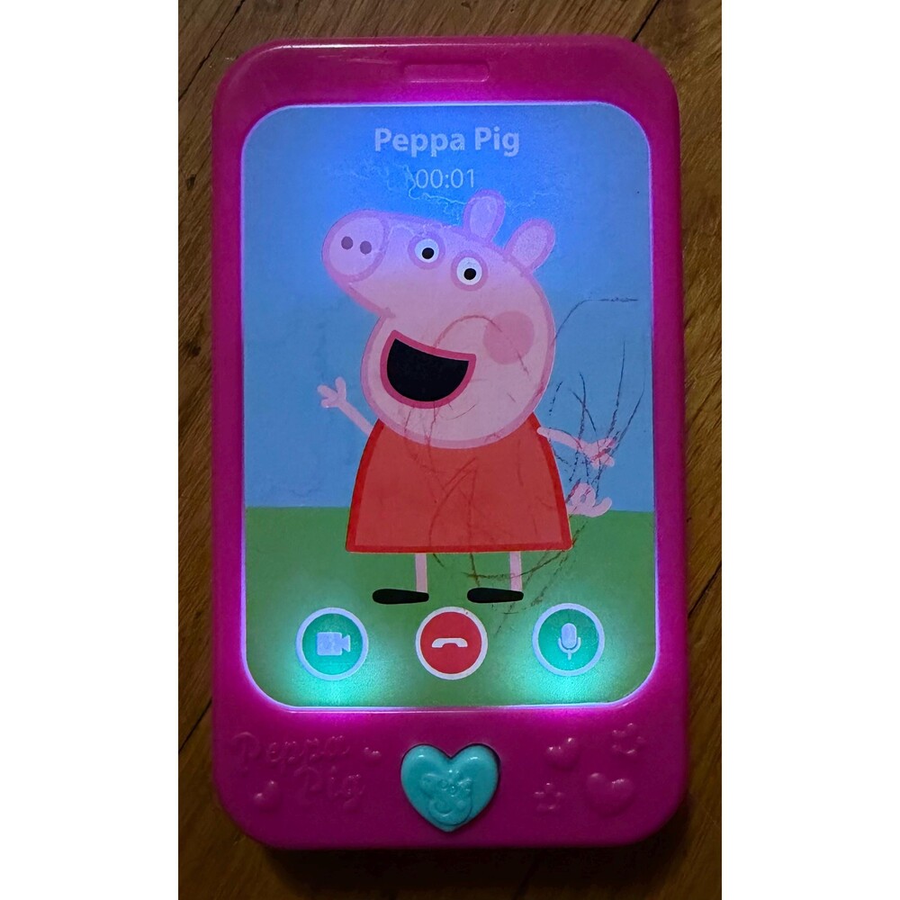 Peppa Pig Have a Chat Cell Phone toy, manufactured by Just Play